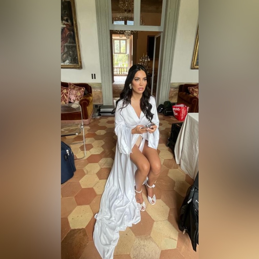 Long White Robe with train - Picture 4 of 5